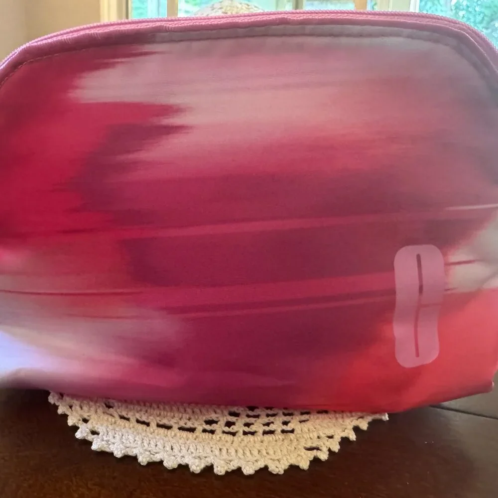 Clinique Take the Day Off & Bag - Picture 7 of 7
